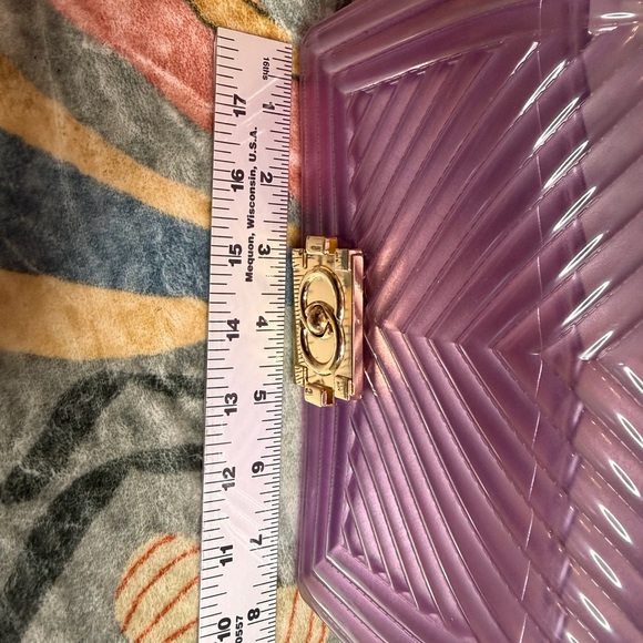 Chic Chevron Purple Crossbody Bag with Gold Chain - Picture 6 of 8